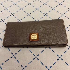 Dooney & Burke wallet (Elephant grey)